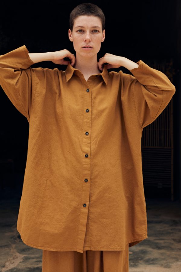front view of the model wearing the june shirt in amber color